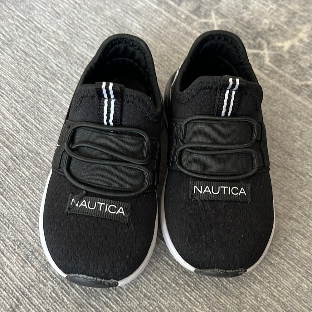 Toddler pull-on shoes